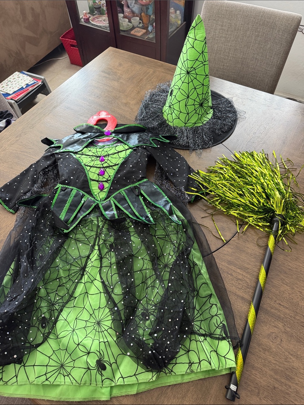 Green & Black Witch Costume Dress with Hat and Broom - Kids size 3/4